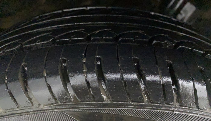 2013 Toyota Etios Liva G, Petrol, Manual, Right Rear Tyre Tread