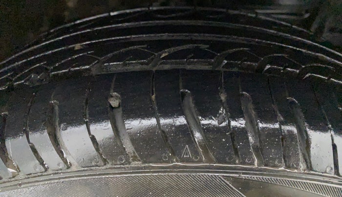 2013 Toyota Etios Liva G, Petrol, Manual, Left Front Tyre Tread