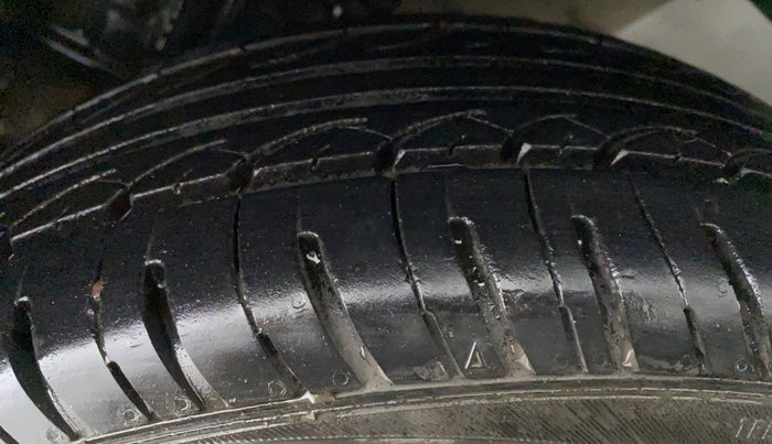 2013 Toyota Etios Liva G, Petrol, Manual, Left Rear Tyre Tread