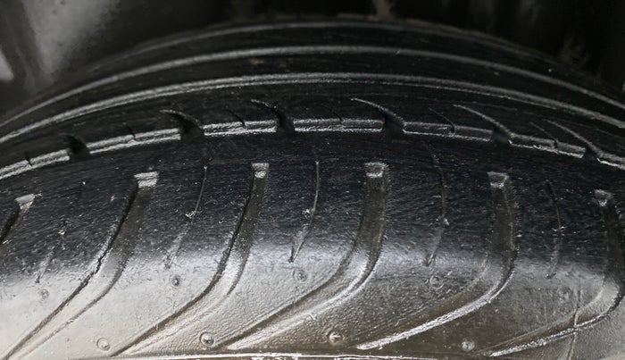 2015 Skoda Rapid ELEGANCE 1.6 MPFI AT, Petrol, Automatic, 20,456 km, Left Rear Tyre Tread