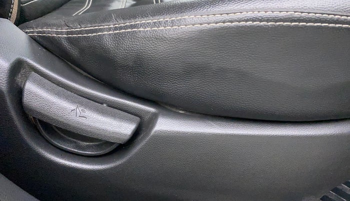 2019 Hyundai Grand i10 MAGNA 1.2 KAPPA VTVT CNG, CNG, Manual, 65,892 km, Driver Side Adjustment Panel