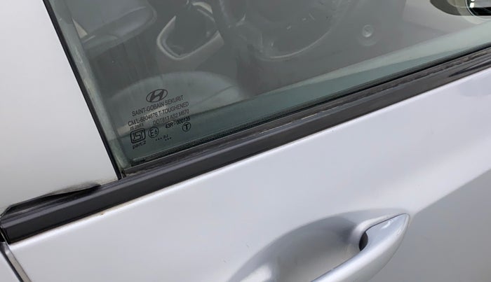 2019 Hyundai Grand i10 MAGNA 1.2 KAPPA VTVT CNG, CNG, Manual, 65,892 km, Driver-side door - Weather strip has minor damage