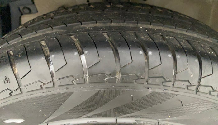 2015 Maruti Swift Dzire VXI 1.2 BS IV, Petrol, Manual, 65,973 km, Left Front Tyre Tread