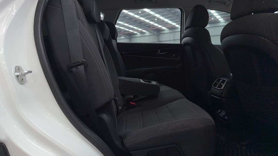 2019 Kia Sorento Si (4x2), Automatic, 103827 km, Right Side Rear Door Cabin View