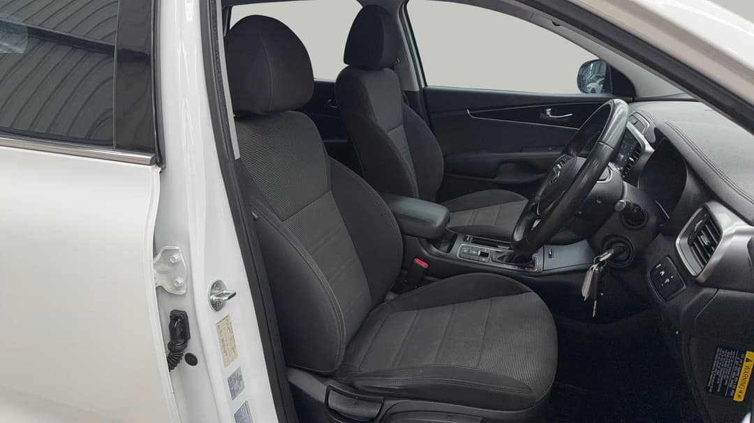 2019 Kia Sorento Si (4x2), Automatic, 103827 km, Right Side Front Door Cabin View