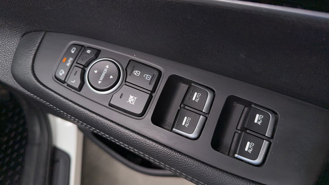 2019 Kia Sorento Si (4x2), Automatic, 103827 km, Drivers Side Door Panel Controls