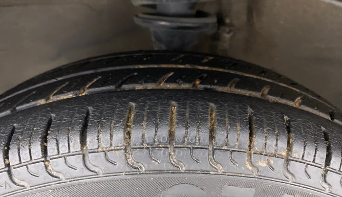 2018 Maruti Alto 800 VXI, Petrol, Manual, 63,702 km, Left Front Tyre Tread