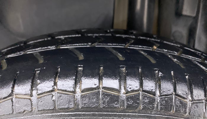 2015 Maruti Swift Dzire VXI, Petrol, Manual, 63,873 km, Left Rear Tyre Tread