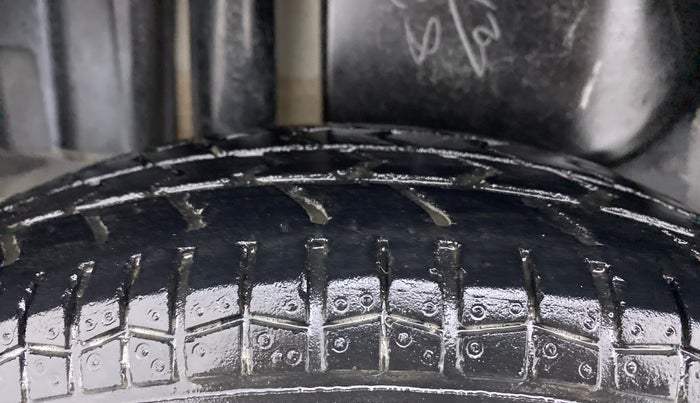 2015 Maruti Swift Dzire VXI, Petrol, Manual, 63,873 km, Right Rear Tyre Tread