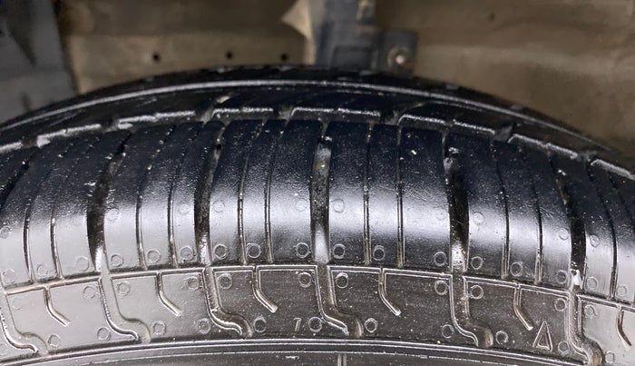 2015 Maruti Swift Dzire VXI, Petrol, Manual, 63,873 km, Left Front Tyre Tread