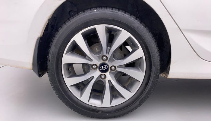 2016 Hyundai Verna FLUIDIC 1.6 SX VTVT OPT, Petrol, Manual, 66,681 km, Right Rear Wheel