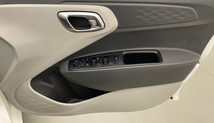 2020 Hyundai AURA SX 1.2 (O), Petrol, Manual, 26,560 km, Driver Side Door Panels Control