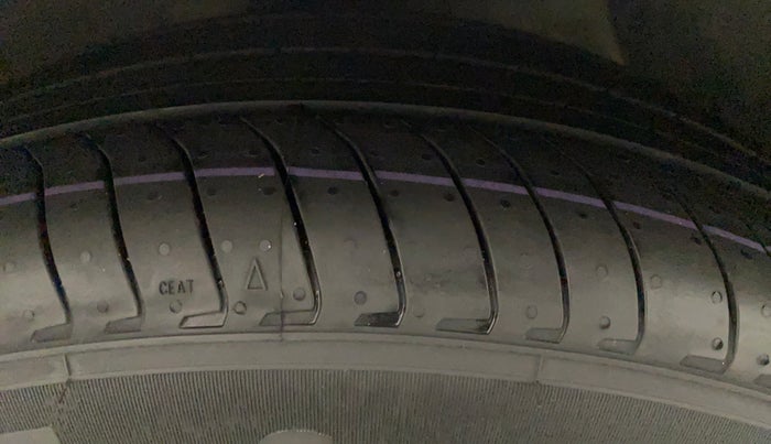 2020 Hyundai AURA SX 1.2 (O), Petrol, Manual, 26,560 km, Right Front Tyre Tread