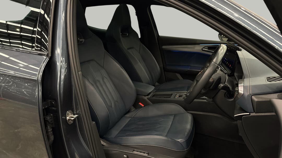 2024 Cupra Formentor Vzx, Automatic, 20021 km, Right Side Front Door Cabin View