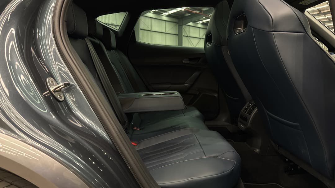 2024 Cupra Formentor Vzx, Automatic, 20021 km, Right Side Rear Door Cabin View