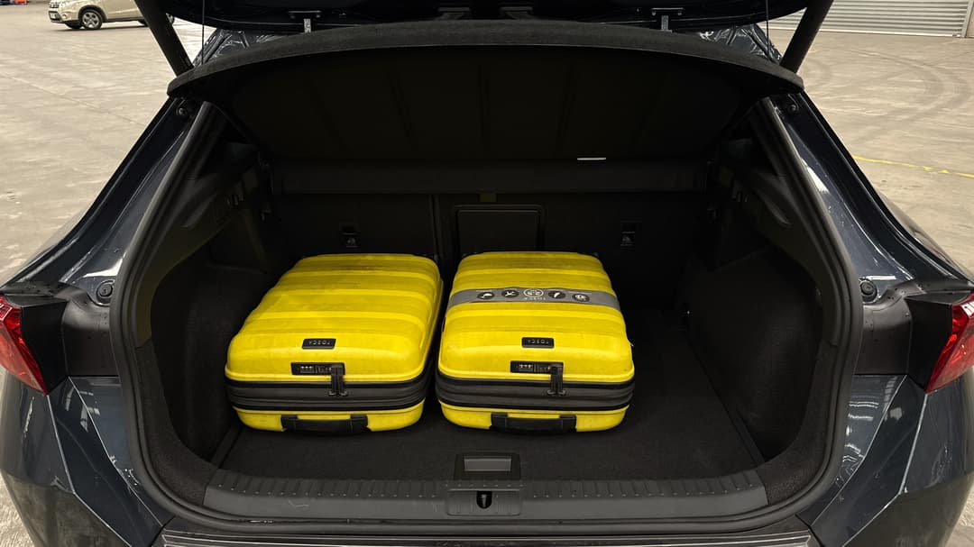 2024 Cupra Formentor Vzx, Automatic, 20021 km, Boot Inside View with Luggage