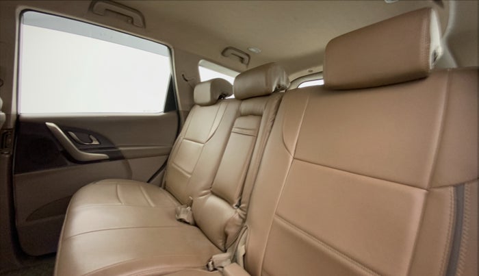 2014 Mahindra XUV500 W6 4X2, Diesel, Manual, 75,628 km, Right Side Rear Door Cabin
