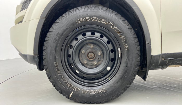2014 Mahindra XUV500 W6 4X2, Diesel, Manual, 75,628 km, Left Front Wheel