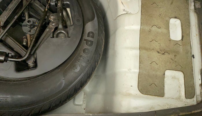 2012 Hyundai i10 ERA 1.1, Petrol, Manual, 35,690 km, Boot floor - Slight discoloration