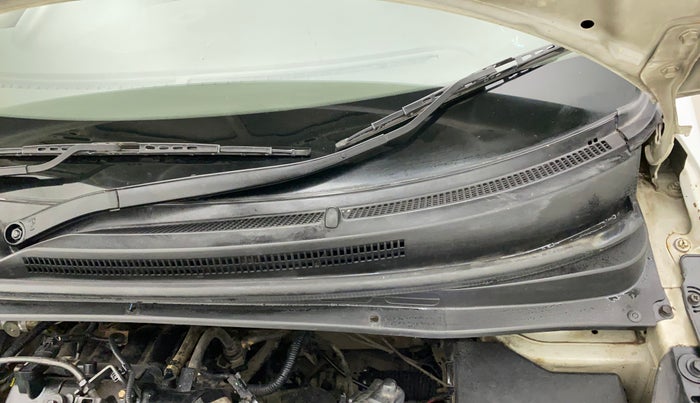 2012 Hyundai i10 ERA 1.1, Petrol, Manual, 35,690 km, Bonnet (hood) - Cowl vent panel has minor damage