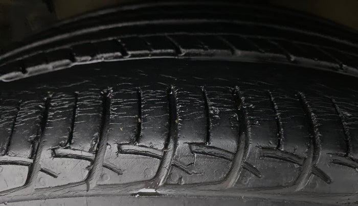 2018 Maruti Ertiga ZDI + SHVS, Diesel, Manual, 67,739 km, Left Front Tyre Tread