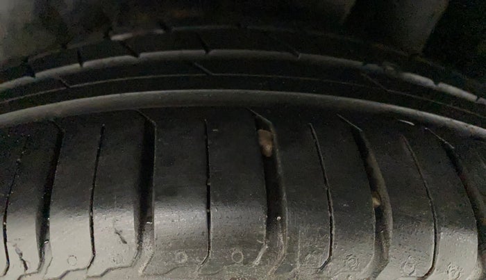 2017 Maruti Ciaz ZETA 1.4  AT PETROL, Petrol, Automatic, 91,528 km, Left Rear Tyre Tread