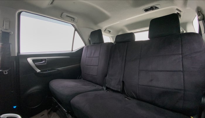 2017 Toyota Fortuner 2.8 4x2 MT, Diesel, Manual, 45,929 km, Right Side Rear Door Cabin View