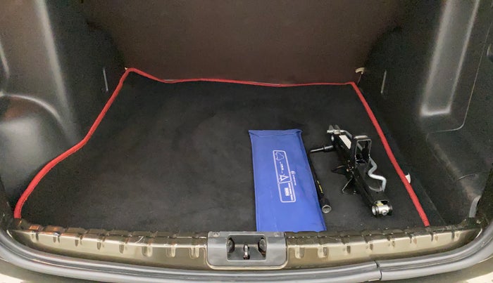 2019 Renault Duster RXS CVT, Petrol, Automatic, 91,088 km, Boot Inside