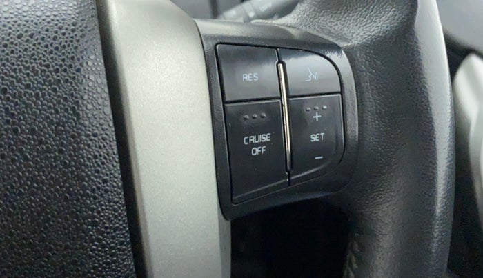 2017 Mahindra XUV500 W10 AT, Diesel, Automatic, 63,295 km, Adaptive Cruise Control