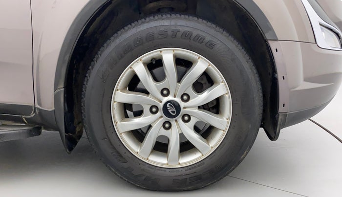 2017 Mahindra XUV500 W10 AT, Diesel, Automatic, 63,295 km, Right Front Wheel
