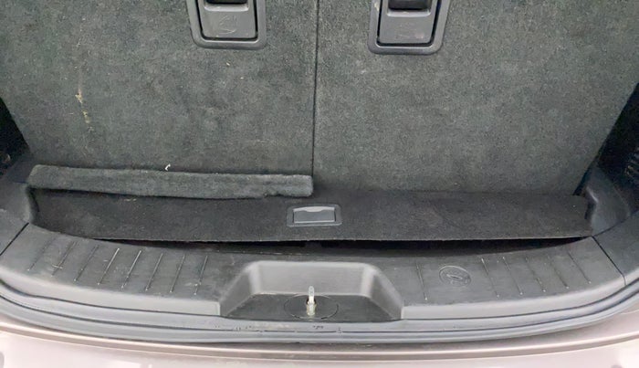 2017 Mahindra XUV500 W10 AT, Diesel, Automatic, 63,295 km, Boot Inside