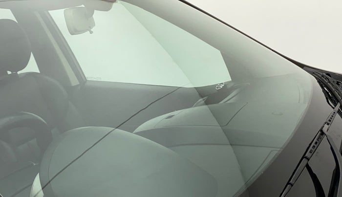 2017 Mahindra XUV500 W10 AT, Diesel, Automatic, 63,295 km, Front windshield - Minor spot on windshield