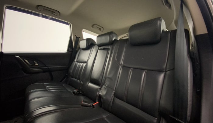 2017 Mahindra XUV500 W10 AT, Diesel, Automatic, 63,295 km, Right Side Rear Door Cabin