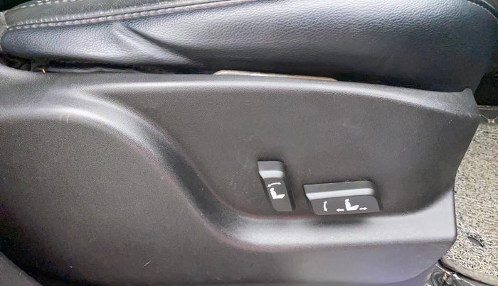 2017 Mahindra XUV500 W10 AT, Diesel, Automatic, 63,295 km, Driver Side Adjustment Panel