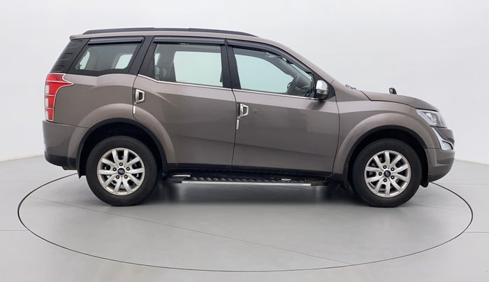 2017 Mahindra XUV500 W10 AT, Diesel, Automatic, 63,295 km, Right Side View