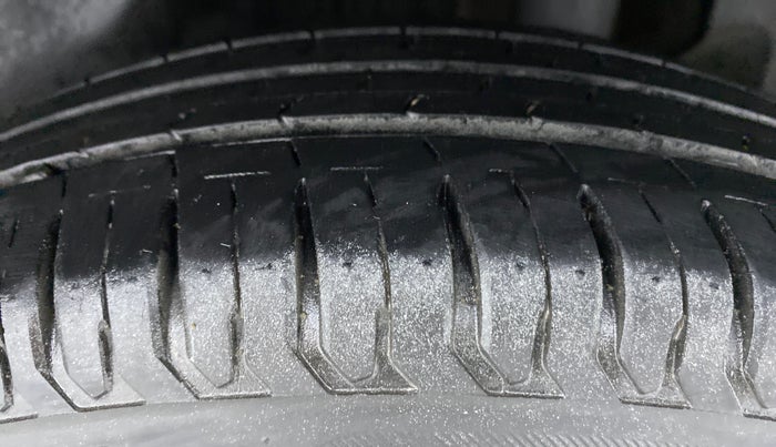 2019 Maruti Swift VXI D, Petrol, Manual, 21,390 km, Left Rear Tyre Tread