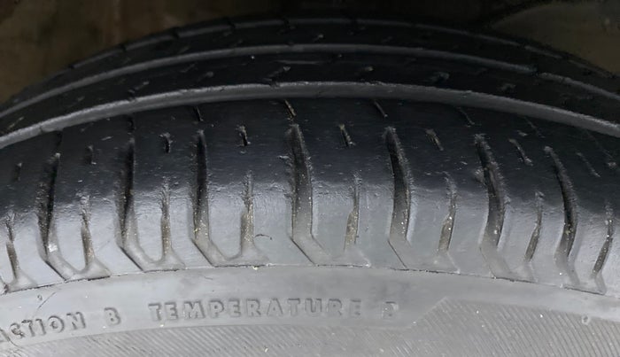 2019 Maruti Swift VXI D, Petrol, Manual, 21,390 km, Right Front Tyre Tread