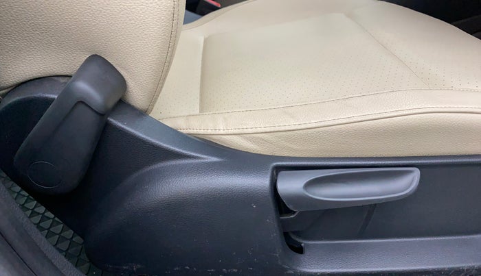 2020 Volkswagen Vento HIGHLINE PLUS 1.0L TSI, Petrol, Manual, 68,303 km, Driver Side Adjustment Panel