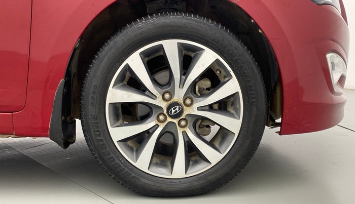 2015 Hyundai Verna FLUIDIC 1.6 VTVT S (O)  MT, Petrol, Manual, 35,406 km, Right Front Wheel