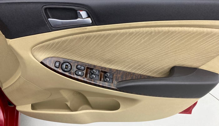 2015 Hyundai Verna FLUIDIC 1.6 VTVT S (O)  MT, Petrol, Manual, 35,406 km, Driver Side Door Panels Control