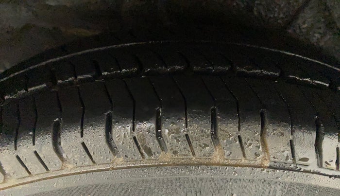 2016 Hyundai i10 MAGNA 1.1, Petrol, Manual, 75,908 km, Right Rear Tyre Tread