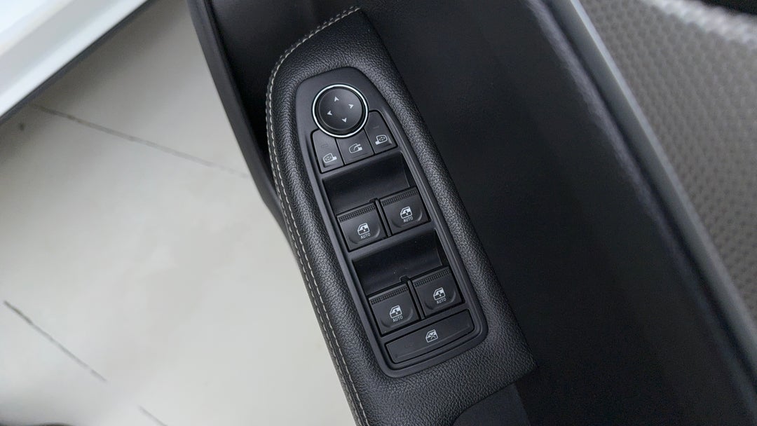 2022 Renault Arkana Zen, Automatic, 59128 km, Drivers Side Door Panel Controls