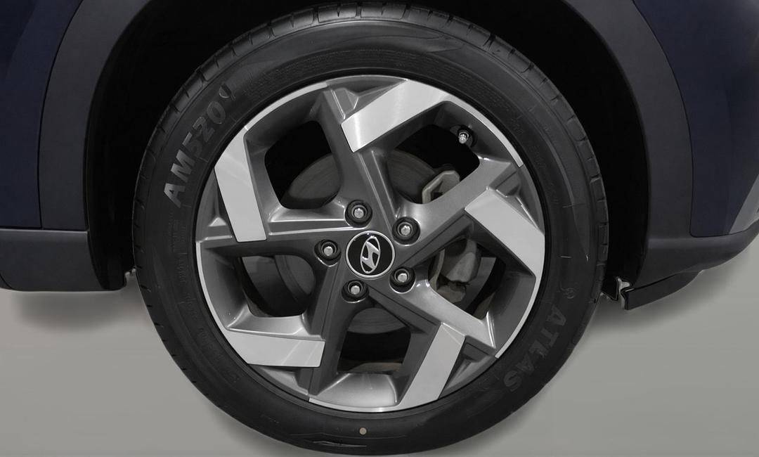 2020 Hyundai Venue Active, Automatic, 43470 km, Right Front Wheel