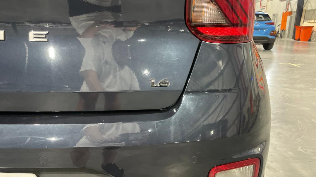 2020 Hyundai Venue Active, Automatic, 43470 km, Badge (Boot Right Side)