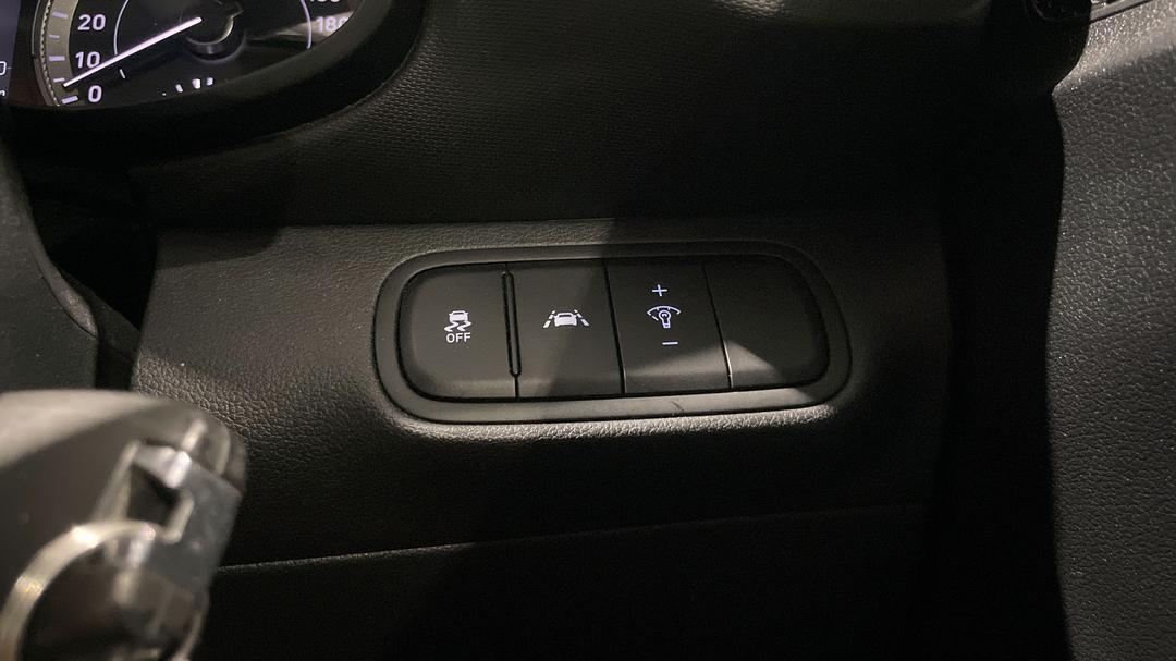 2020 Hyundai Venue Active, Automatic, 43470 km, Utility Switches/Buttons