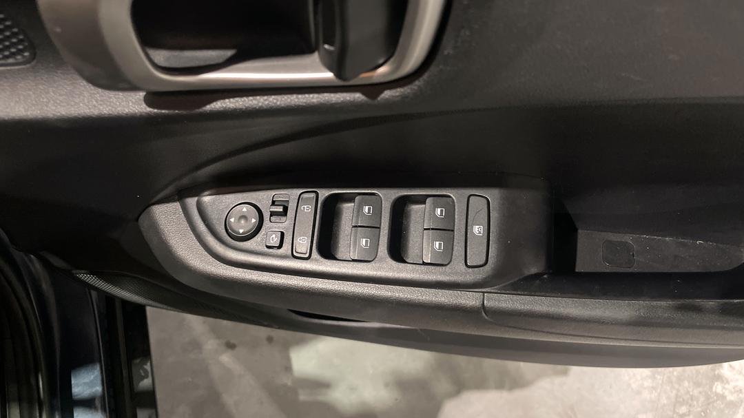 2020 Hyundai Venue Active, Automatic, 43470 km, Drivers Side Door Panel Controls