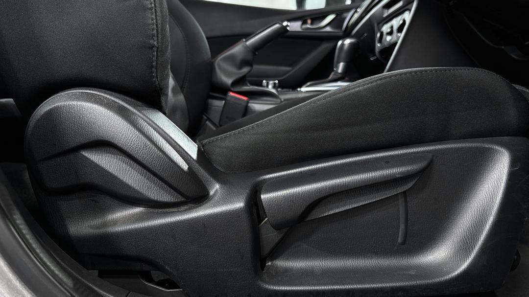 2016 Mazda 3 Maxx, Automatic, 135190 km, Drivers Side Adjustment Panel