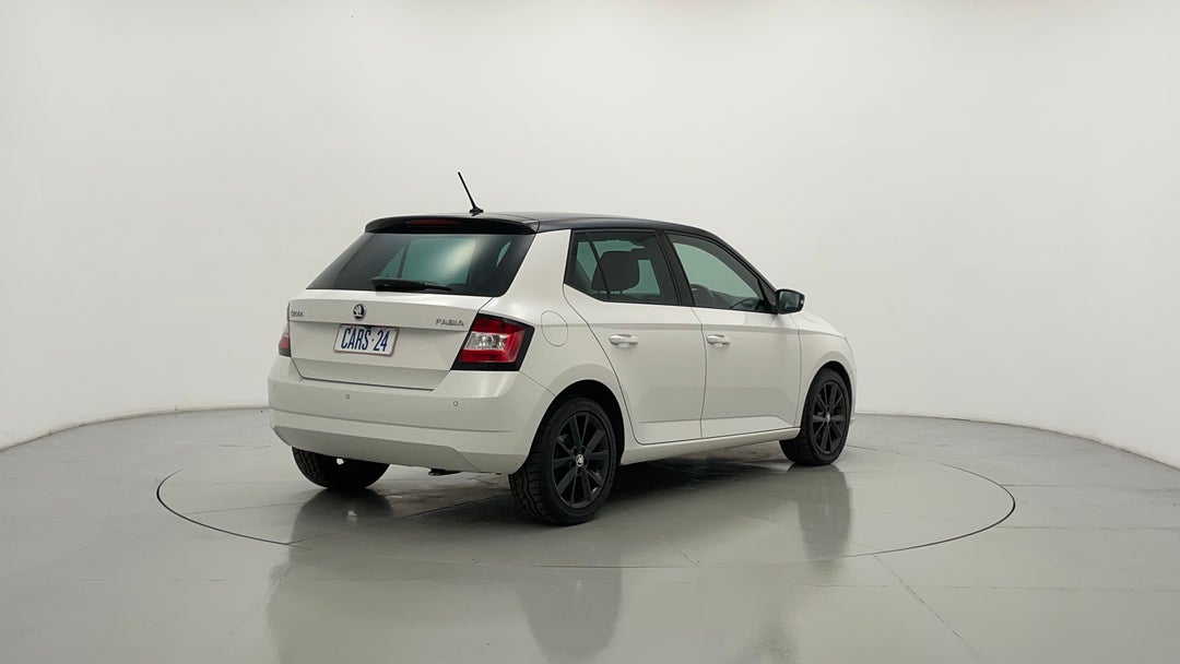 Right Back Diagonal (45- Degree) View