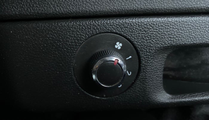 2019 Renault TRIBER 1.0 RXZ, Petrol, Manual, 20,479 km, Rear AC Temperature Control