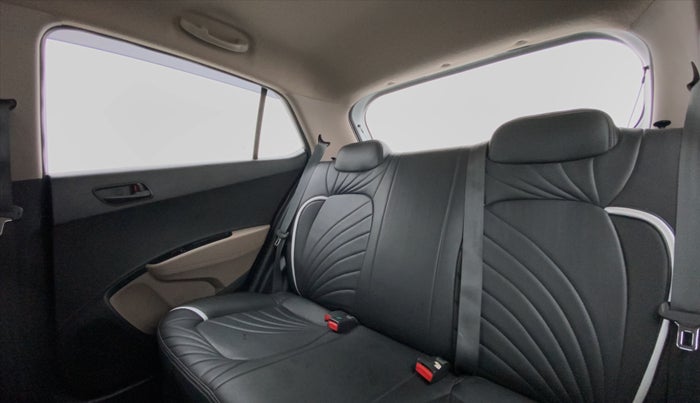 2015 Hyundai Grand i10 MAGNA 1.2 KAPPA VTVT, Petrol, Manual, 34,032 km, Right Side Rear Door Cabin View